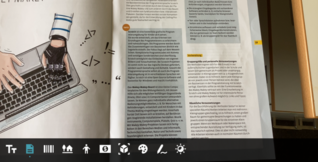 Ein Dokument wird mit der App Seeing AI gescannt und vorlesbar gemacht