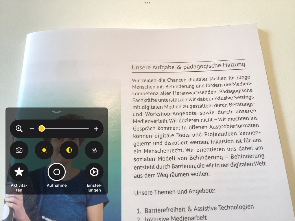 Textfoto mit geöffneter Lupen-App