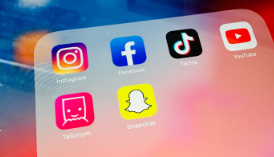 Screenshot von einem Smartphonebildschirm mit Social-Media-Aps