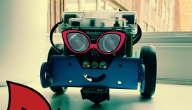 Foto eines Roboters mit Brille in der App Chatterpix.